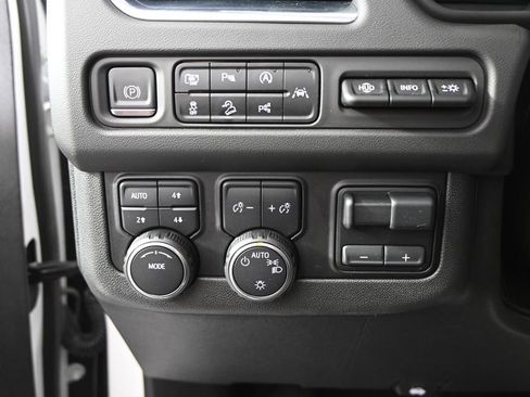 Used 2023 Chevrolet Suburban Premier w/ Advanced Technology Package AWD/4WD image 24