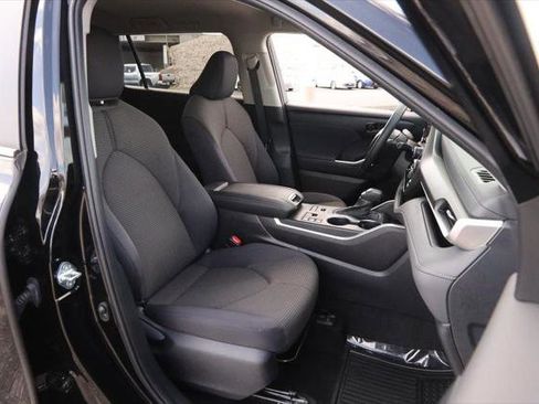 Certified 2024 Toyota Highlander LE image 27