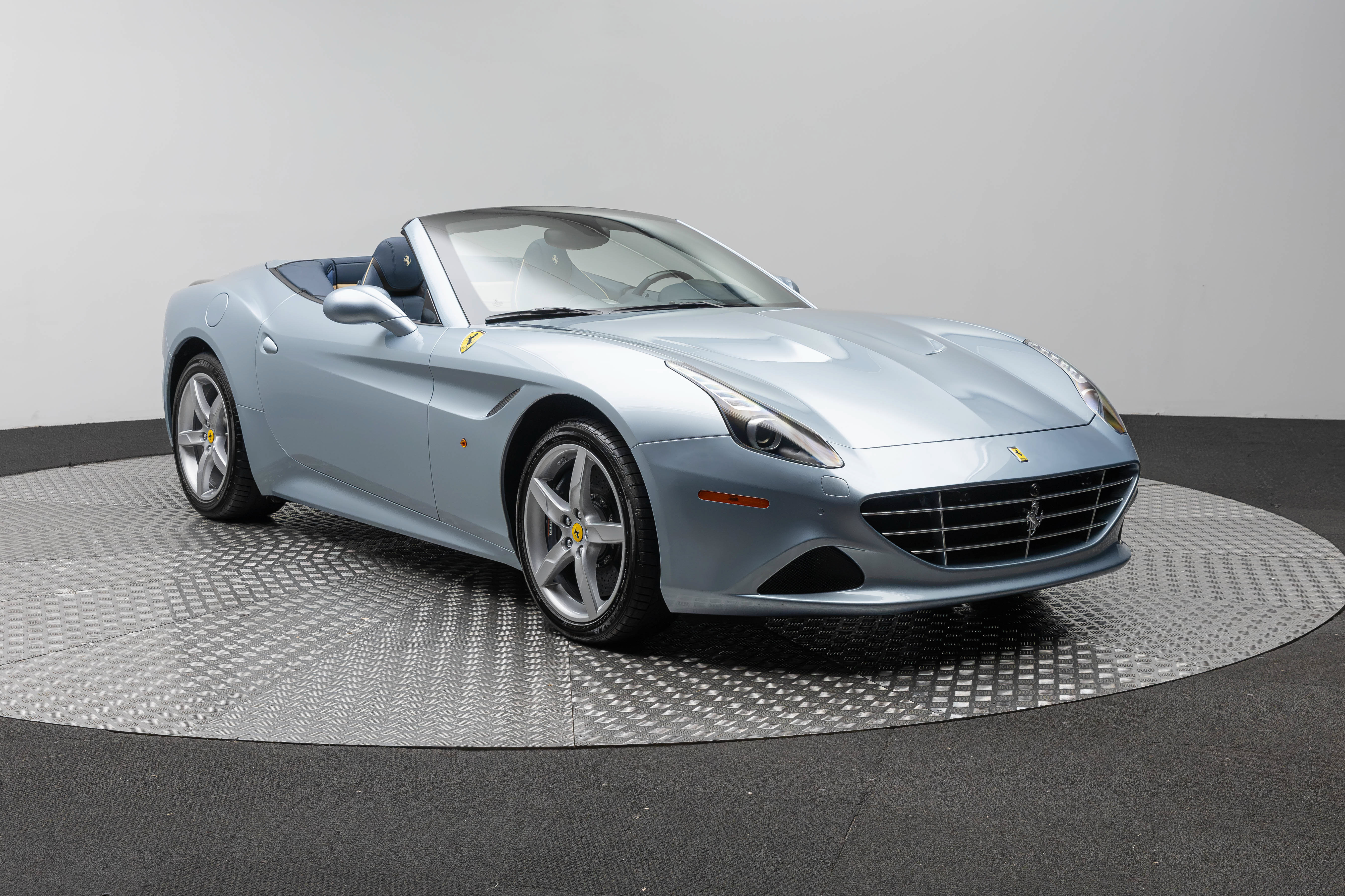 Certified 2015 Ferrari California T RWD image 10
