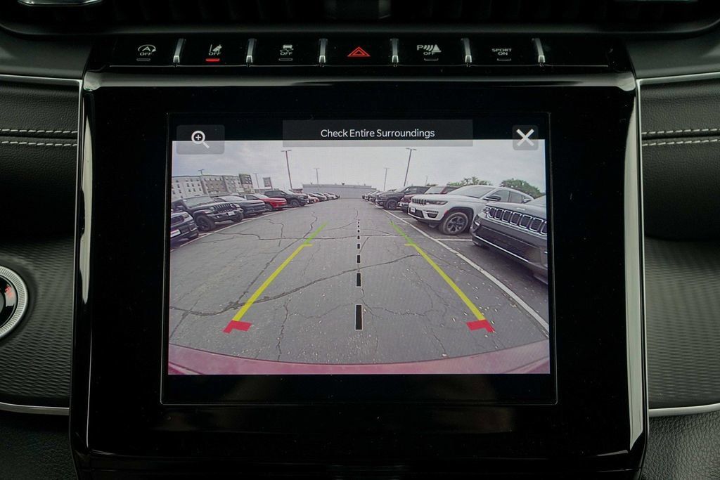 Used 2024 Jeep Grand Cherokee Altitude AWD/4WD image 12