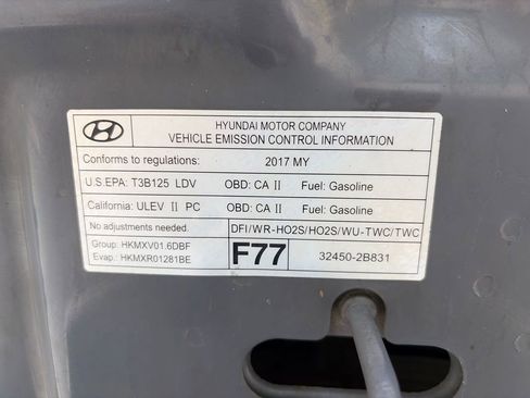Used 2017 Hyundai Veloster FWD image 22
