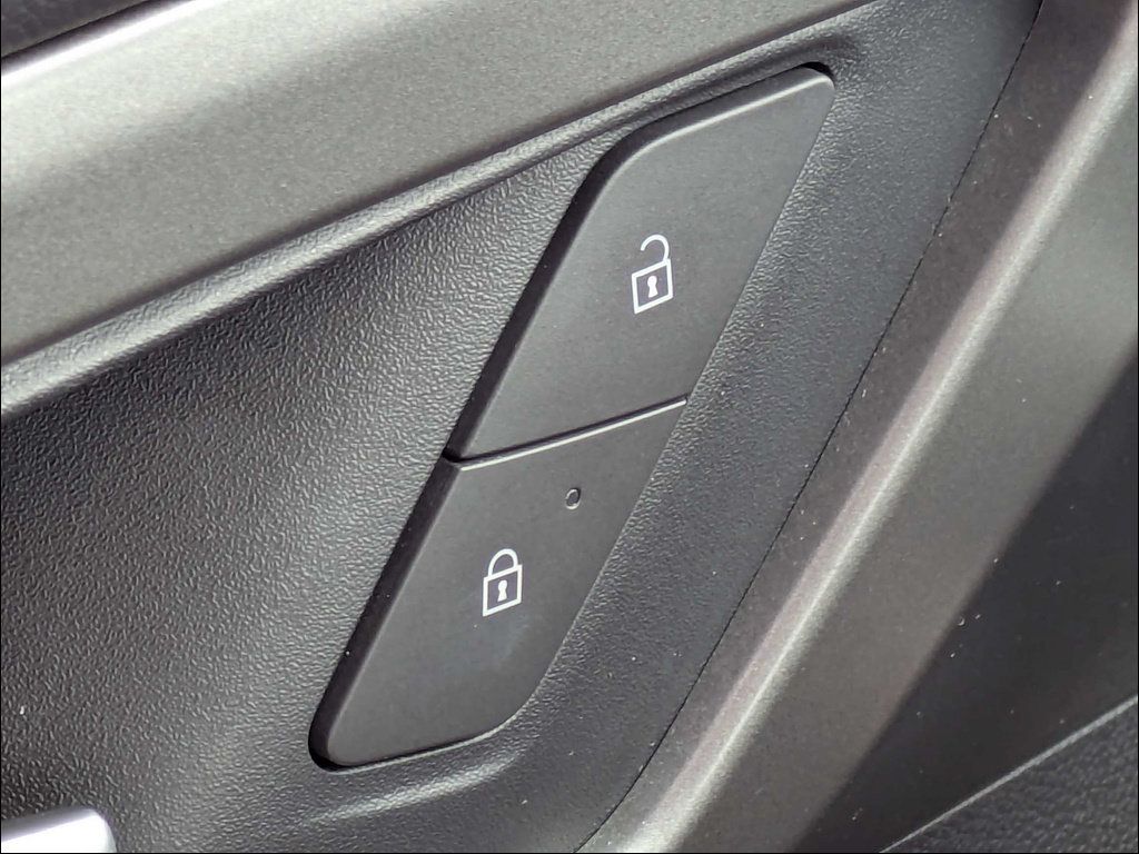 Used 2026 Chevrolet Traverse LT FWD image 28