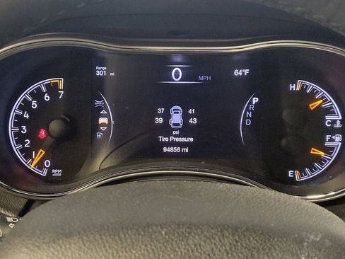 Used 2017 Jeep Grand Cherokee Altitude image 23