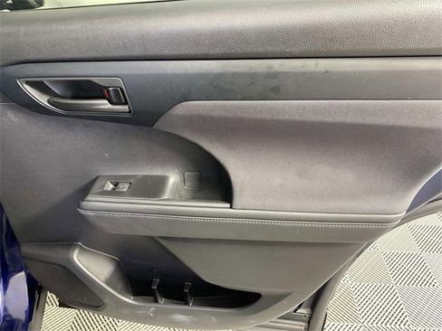 Used 2022 Toyota Highlander LE image 25