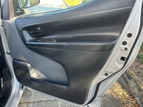 Used 2020 Nissan NV200 SV image 17