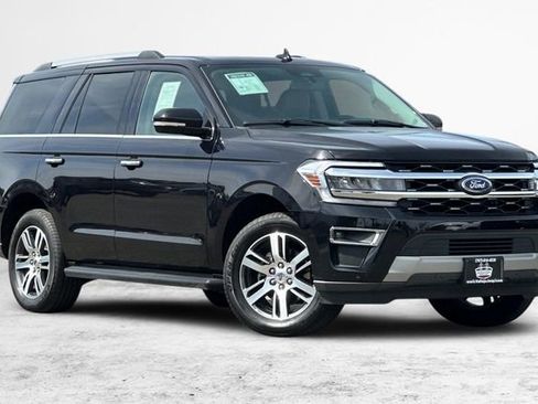 Used 2024 Ford Expedition Limited image 2