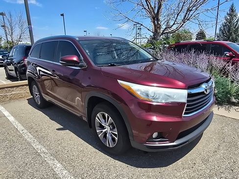 Used 2015 Toyota Highlander XLE AWD/4WD image 16