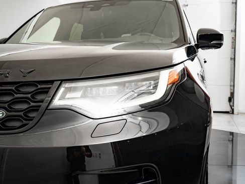 Used 2023 Land Rover Discovery S R-Dynamic image 15