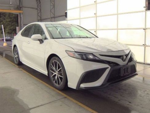 Used 2023 Toyota Camry SE FWD image 2