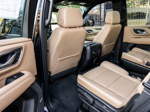 Used 2021 Chevrolet Tahoe Premier w/ Premium Package image 13