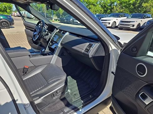 Certified 2025 Land Rover Discovery S AWD/4WD image 20
