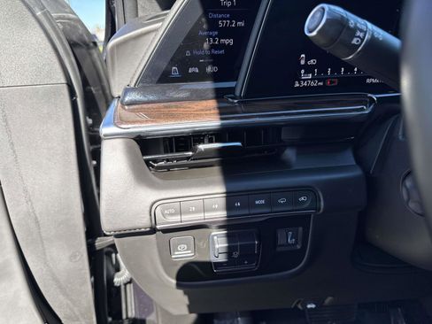 Used 2022 Cadillac Escalade Sport Platinum w/ Heavy-Duty Trailer Package image 34