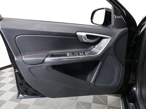 Used 2016 Volvo V60 T5 Cross Country Platinum image 12