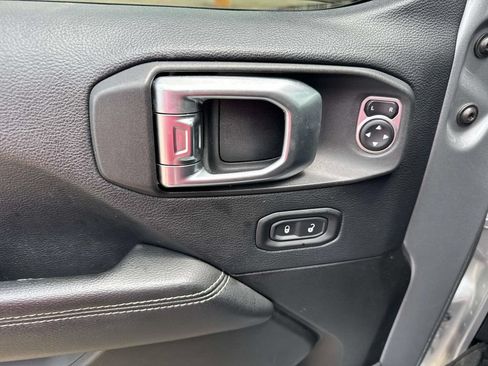 Used 2019 Jeep Wrangler Unlimited Sahara w/ Safety Group AWD/4WD image 27