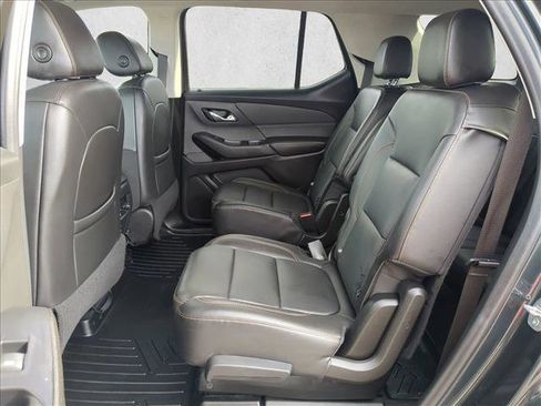 Used 2021 Chevrolet Traverse LT image 18