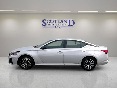 Used 2024 Nissan Altima 2.5 SV image 1