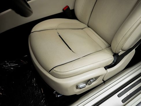 Used 2017 Rolls-Royce Wraith RWD image 33