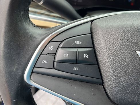 Used 2017 Cadillac XT5 FWD image 11