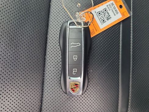 Used 2022 Porsche Cayenne Coupe image 38