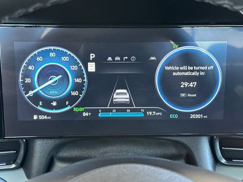 Used 2025 Hyundai Elantra Limited FWD image 23
