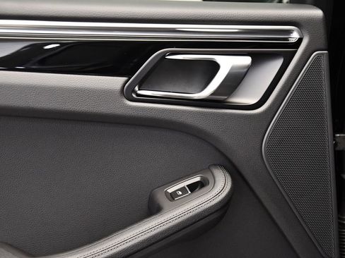 Used 2025 Porsche Macan image 42