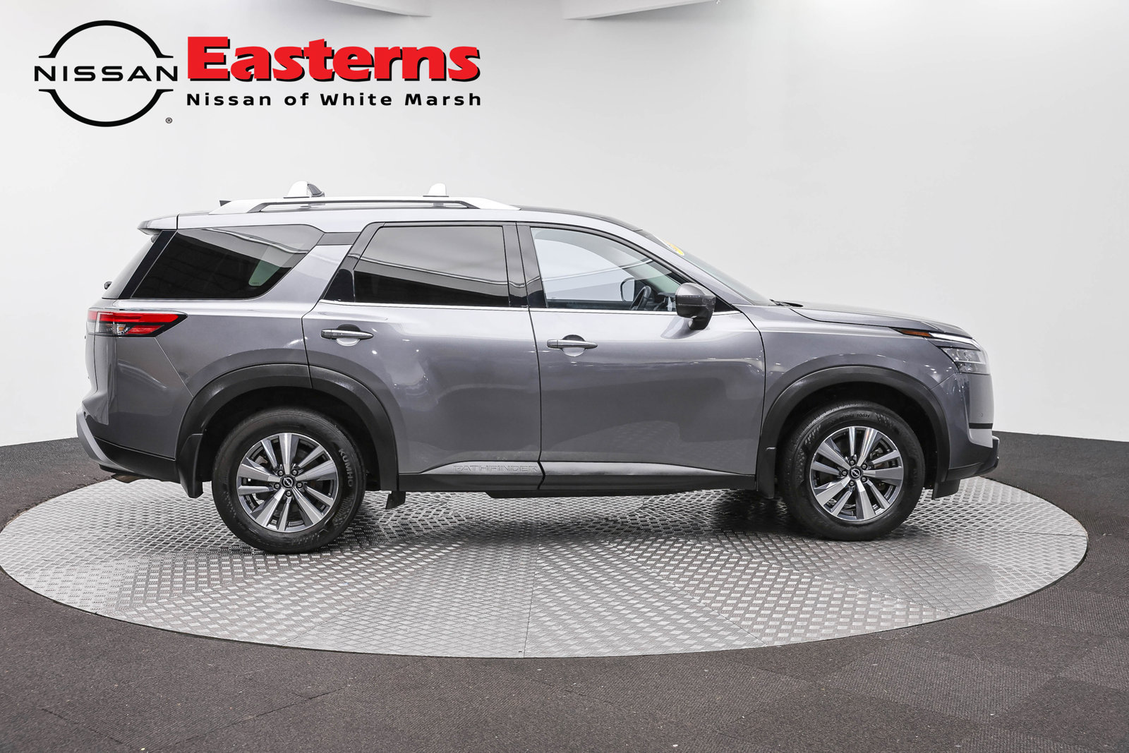 Used 2024 Nissan Pathfinder SL AWD/4WD image 4