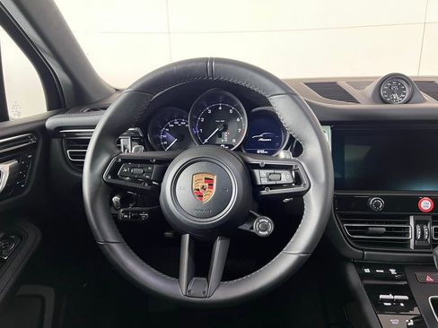 Certified 2026 Porsche Macan AWD/4WD image 21