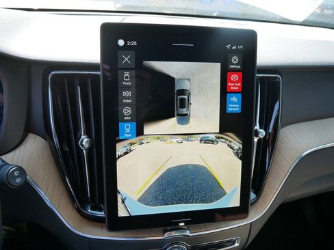 New 2026 Volvo XC60 B5 Plus w/ Climate Package image 10