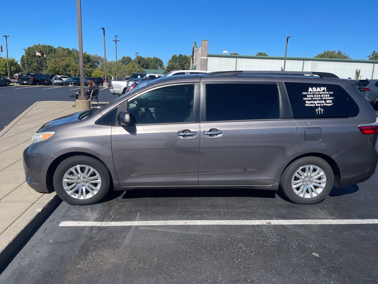 Used 2015 Toyota Sienna XLE Premium FWD image 3