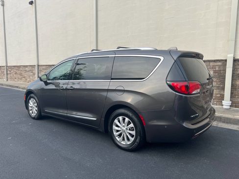 Used 2018 Chrysler Pacifica Touring-L w/ Advanced Safetytec Group image 28
