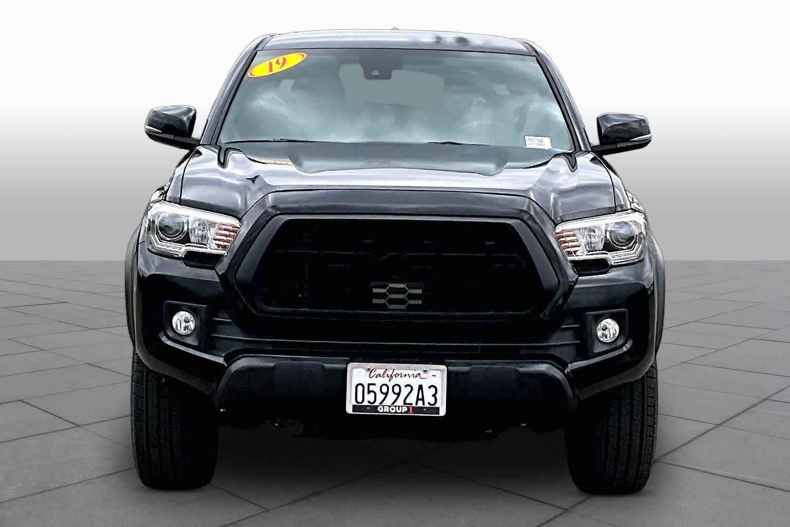 Used 2019 Toyota Tacoma TRD Off-Road AWD/4WD image 3