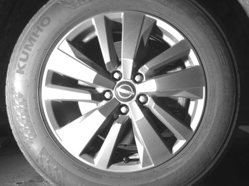 Used 2024 Nissan Pathfinder S image 13