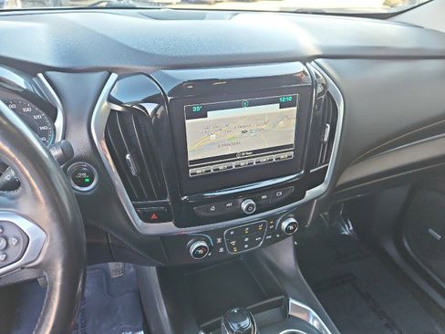 Used 2018 Chevrolet Traverse LT image 18