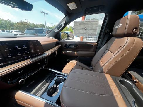 New 2026 Chevrolet Suburban High Country AWD/4WD image 17