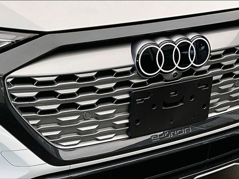 Certified 2024 Audi Q8 e-tron Premium Plus w/ Premium Plus Package image 31