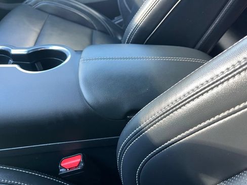 Used 2025 Ford Mustang Premium RWD image 31