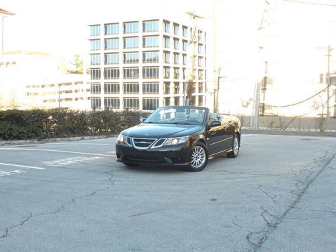 Used 2009 Saab 9-3 2.0T w/ Cold Weather Package FWD image 18