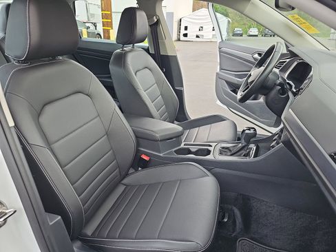 Certified 2024 Volkswagen Jetta SE w/ Panoramic Sunroof Package image 13