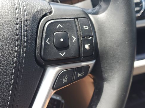 Used 2019 Toyota Highlander Limited AWD/4WD image 26