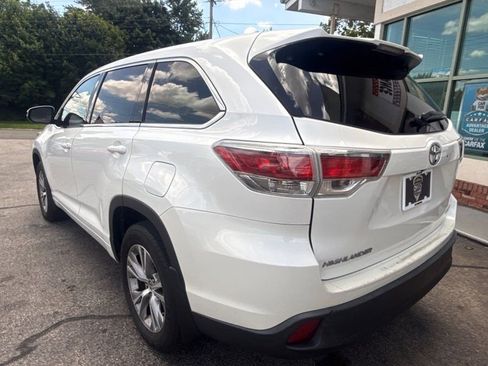 Used 2016 Toyota Highlander Plus AWD/4WD image 7