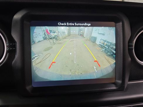 Used 2019 Jeep Wrangler Unlimited Sahara w/ Dual Top Group AWD/4WD image 22
