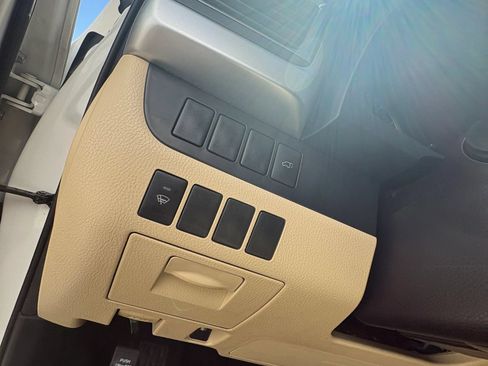 Used 2016 Toyota Highlander XLE FWD image 25