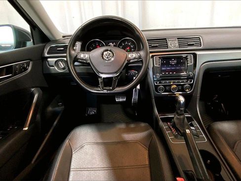 Used 2017 Volkswagen Passat 1.8T R-Line image 4