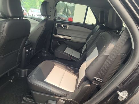 Used 2023 Ford Explorer XLT w/ Equipment Group 202A AWD/4WD image 20