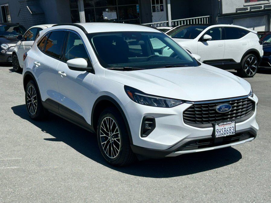 Used 2023 Ford Escape SE FWD image 3