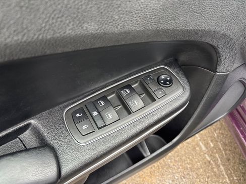 Used 2021 Chrysler 300 Touring L image 32