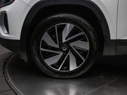 Used 2024 Volkswagen Atlas SE image 8