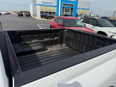 Used 2024 Chevrolet Colorado Trail Boss w/ Technology Package image 10