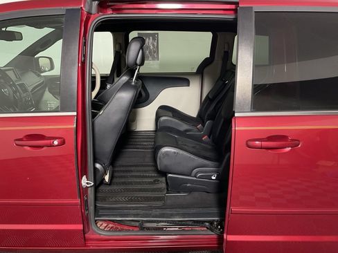 Used 2014 Dodge Grand Caravan SXT FWD image 28