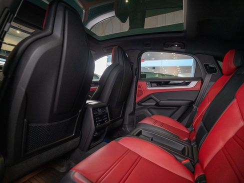New 2025 Porsche Cayenne Coupe image 38